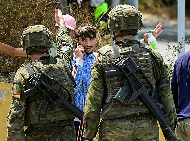 Radši tady zemřu. Část migrantů odmítá španělskou Ceutu opustit