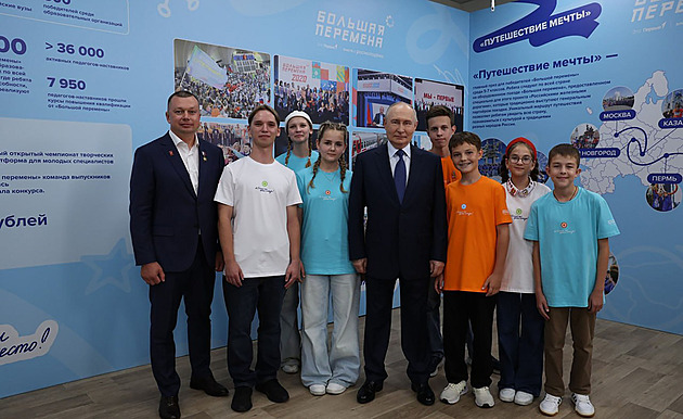 Ruský zázrak: přijel Putin, benzin prudce zlevnil. Odjel Putin, benzin prudce zdražil