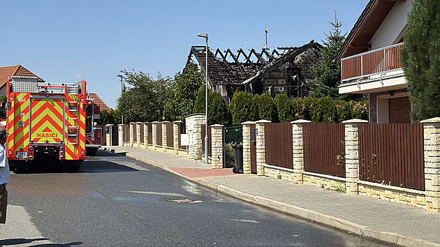 V Jesenici u Prahy vyhořel rodinný dům, škoda přesáhne deset milionů korun