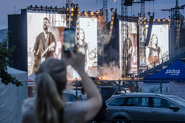 Pražskou Letnou zaplavily davy. Na 70 tisíc lidí jde na koncert Marka Ztraceného