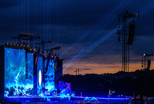 Létající piano aneb ať už je pátek! Ztracený si zkoušel megakoncert na Letné