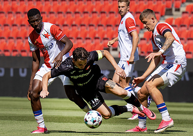 Slavia - Pardubice 2:1, mistr se na výhru nadřel, v závěru rozhodl dvougólový Chytil