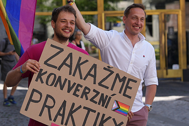 Piráti budou ve Sněmovně prosazovat manželství pro všechny, slíbil Hřib