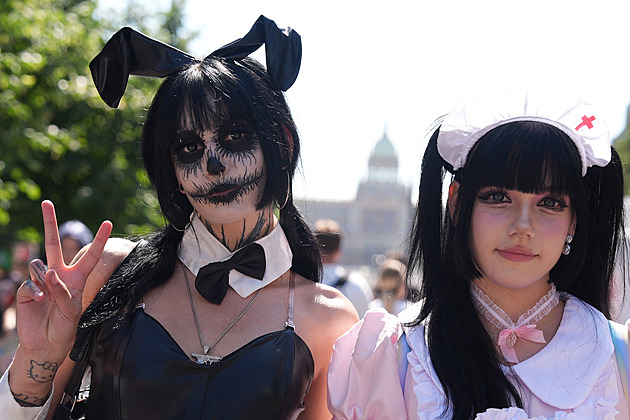 Palestinské vlajky i odkaz na Macinku. Prague Pride rozzářil Prahu barvami