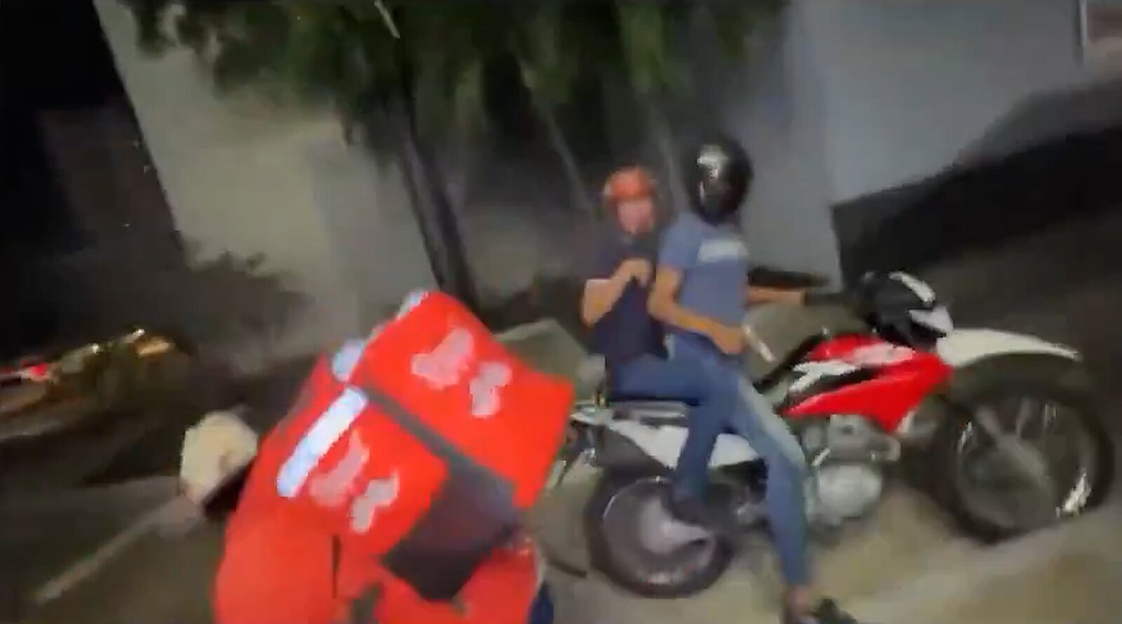 Přijeli k němu na motorce a... V Mexiku v přímém přenosu zastřelili influencera. Kvůli klobouku?