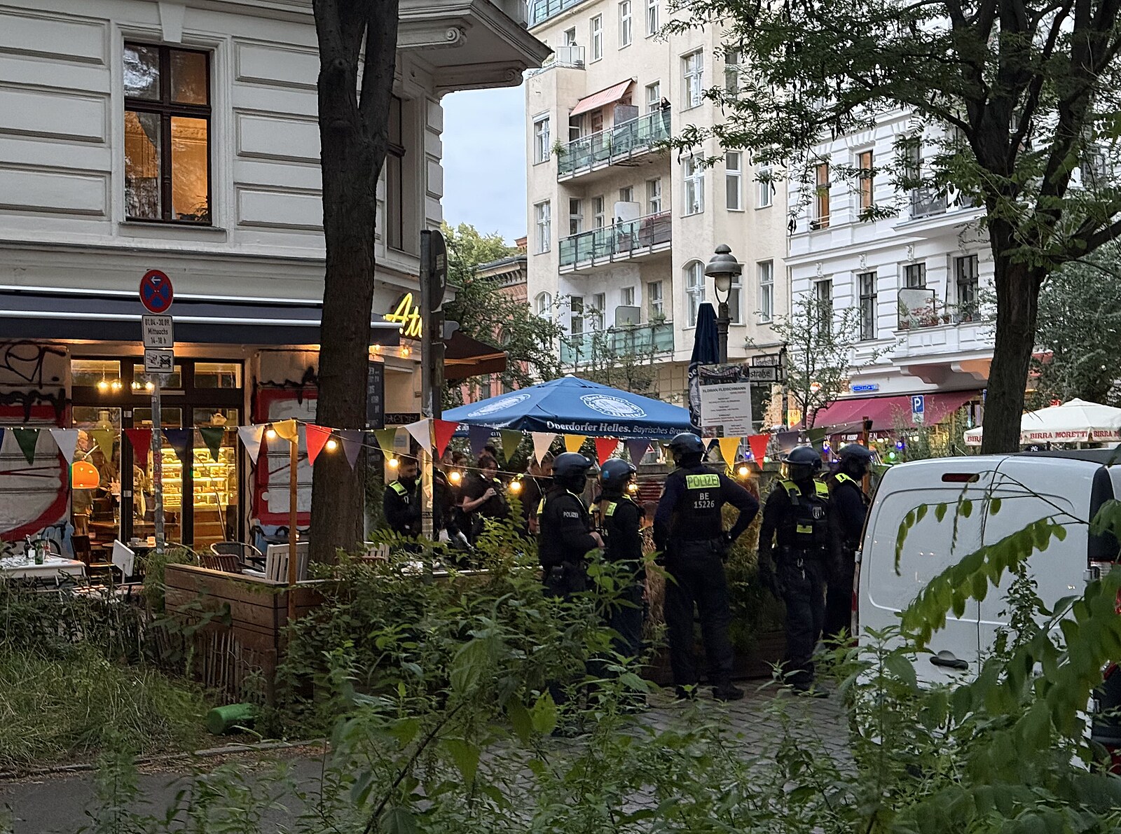 V centru Berlína padly tři výstřely, na místě je pravděpodobně jeden mrtvý