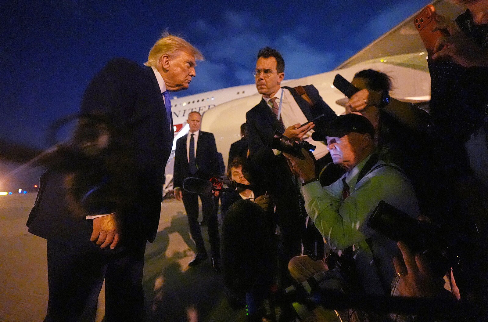 Amerika bez svobody médií? CNN hrozí žalobou Trumpovi, který nevpouští její novináře do letadla