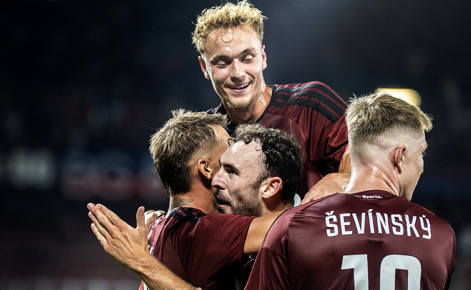 Nikdo se nebál, odvedli jsme fantastickou práci, řekl nadšený sparťan Karabec | Sport