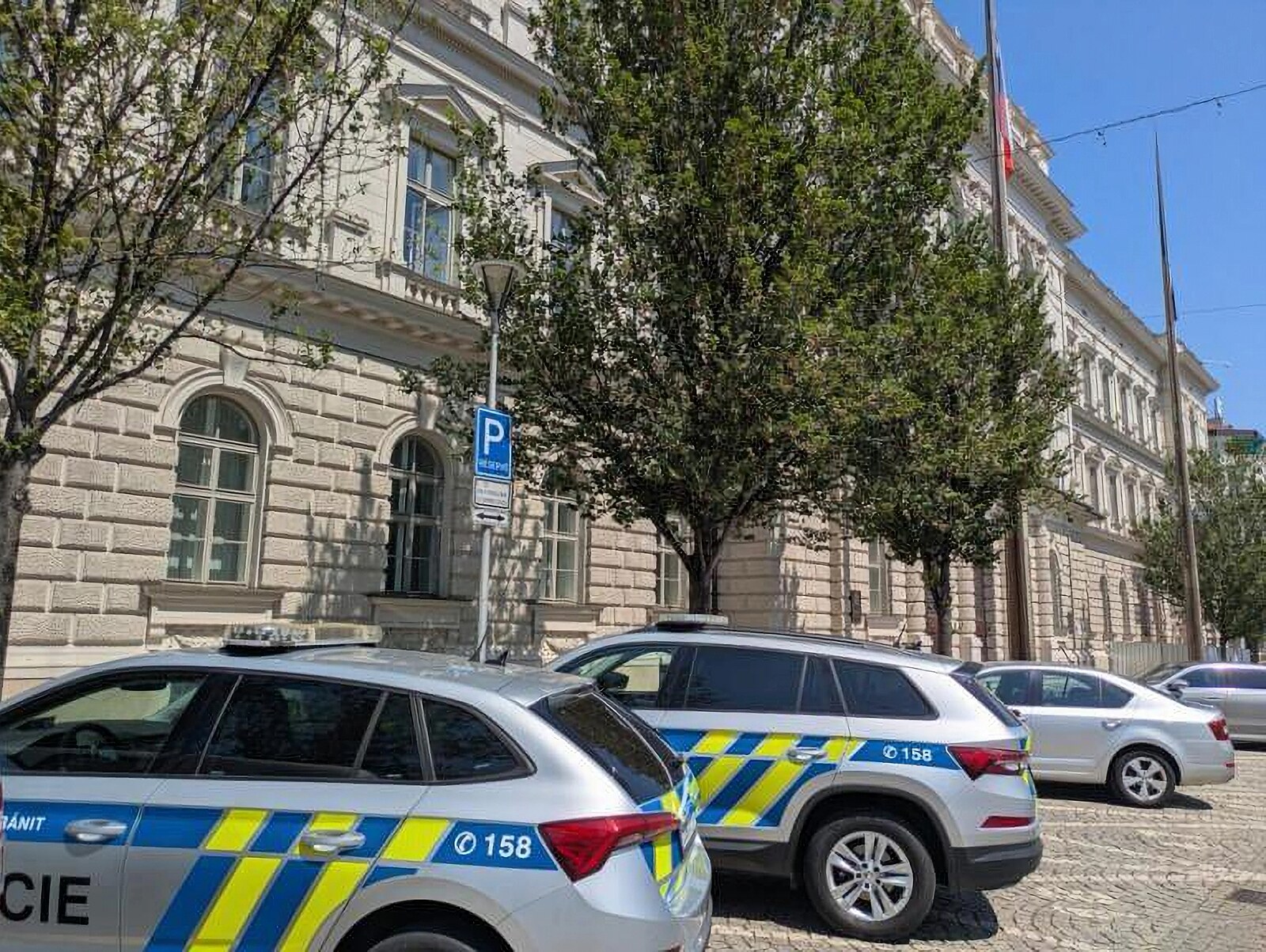 Zásah policie na Ústavním soudu. Budovu evakuovala kvůli nálezu munice