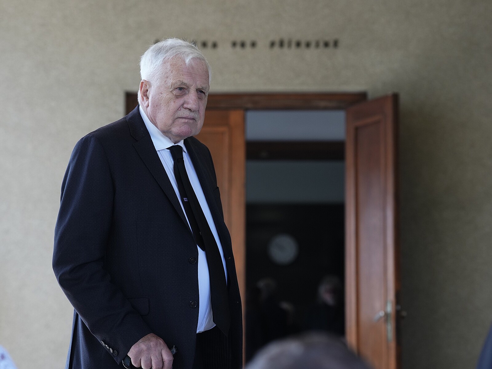 OBRAZEM: „Knížáku, leť.“ S umělcem se projevy a dojemnými vzkazy loučila řada přátel a osobností