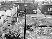 Po v�t�in� manchesterských slum� dnes nez�stala tém�� �ádná stopa. Jejich...