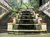 Dnes botanická zahrada p�edstavuje �ivé muzeum rostlin z celého sv�ta. Na...