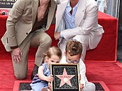 Robbie Rogers a Greg Berlanti. Byl jedním z prvních otev�en� gay hrá�� v...