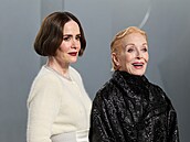 Sarah Paulsonová a Holland Taylorová. Zá�ila nap�íklad v seriálu American...