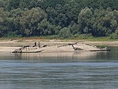 Klesající hladina Dunaje u srbského m�sta Prahovo odhalila potopenou...