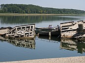 Klesající hladina Dunaje u srbského m�sta Prahovo odhalila potopenou...