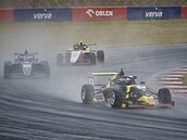 Formule 4 CEZ na mosteckém autodromu, sobotní první závod se jel v de�ti.
