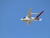 Na veletrhu ve Farnborough byl prezentován i kompaktní stroj CX300 od Beta...
