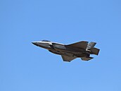 Pohled na nadzvukový víceú�elový stíhací letoun USAF F-35A Lightning II na...