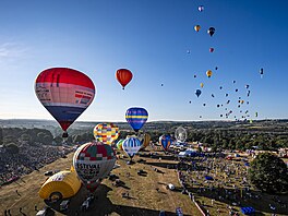Bristol International Balloon Fiesta - festival horkovzdu�ného balónu v...