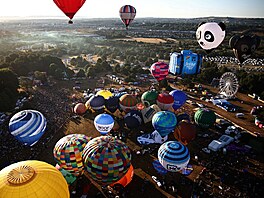 Bristol International Balloon Fiesta - festival horkovzdu�ného balónu v...