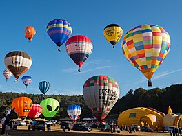 Bristol International Balloon Fiesta - festival horkovzdu�ného balónu v...