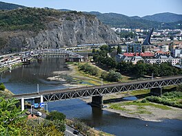 Zna�n� vyschlé koryto Labe v centru Ústí nad Labem. (6. srpna 2026)