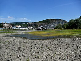 Zna�n� vyschlé koryto Labe v centru Ústí nad Labem. (6. srpna 2026)