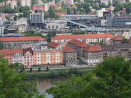 Labe v centru Ústí nad Labem. Pohled na St�ekov.