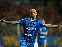 Mladoboleslavský úto�ník Ji�í Klíma se raduje z prom�n�né penalty v utkání...
