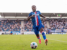 Alexis Alégué v zápase se Slováckem.