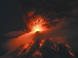 Ú�ady v Guatemale zahájily evakuaci kolem sopky Fuego. Ta za�ala chrlit lávu a...