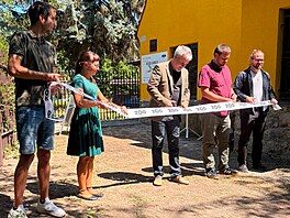 Slavnostní p�est�i�ení pásky p�i otev�ení výstavy. Zleva: Martin Bocian ,...