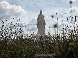 Socha Panny Marie m��í 55 metr�. Svou vý�kou p�ekonala také slavnou sochu...