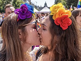 Duhový pr�vod na podporu práv LGBT+, kterým v sobotu vrcholí festival Prague...