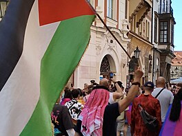 Palestinský ú�astník pr�vodu Prague Pride (8. srpna 2026)