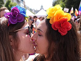 Pochodu hrdosti v Praze se ú�astní zástupci r�zných orientací. (8. srpna 2026)