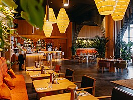 Hotelové restaurace nabízejí n�kolik mo�ností stravování b�hem dne � od snídaní...
