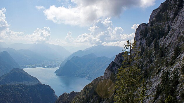 Travensk&eacute; jezero (Traunsee) v Soln&eacute; komo