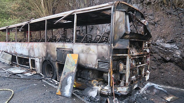 V Naho�anech se st�etl autobus s motocyklem. Ob� vozidla n�sledn� sho�ela. (4. srpna 2026)