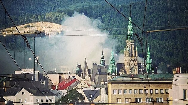 V centru Liberce hoří dům, z okolních budov se evakuovalo 15 lidí