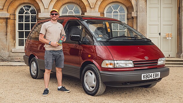 Druh� m�sto letos obsadila ji� pom�rn� vz�cn� Toyota Previa z roku 1992, jej�m� majitelem je Matt Swinn. 