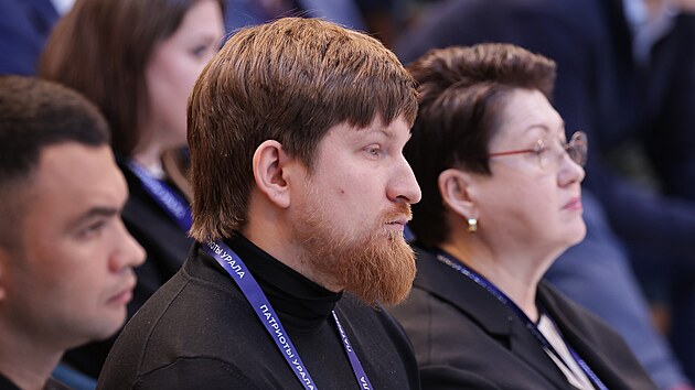 Vladimir Tka�uk b�hem plen�rn�ho zased�n� v r�mci 4. f�ra dobrovoln�k� a ob�ansk�ch aktivist� �Patrioti Uralu�. (8. listopadu 2025)