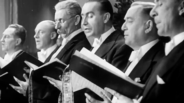 Legendární Kocourkovští učitelé se zrodili před 100 lety. Zpívali i s Burianem