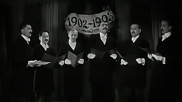 Sn�mek z filmu Kari�ra Pavla �amrdy z roku 1931