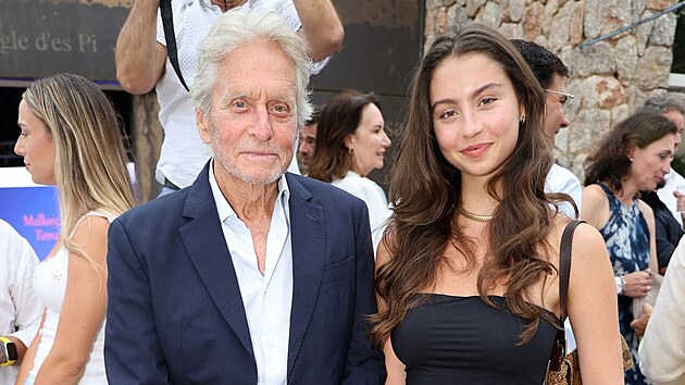 Michael Douglas a jeho dcera Carys Zeta Douglasov� v Palma de Mallorca (3. srpna 2026)