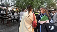 V berlínské restauraci Atlas se ozvaly t�i výst�ely. Pravd�podobn� je na míst�...