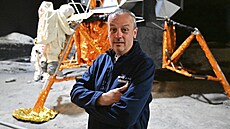 �ty�iapadesátiletý Ji�í Du�ek je �editel Hv�zdárny a planetária Brno a od roku...
