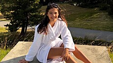 Britská tenistka Emma Raducanuová pokra�uje v lé�b� zran�ní dolní kon�etiny ve...