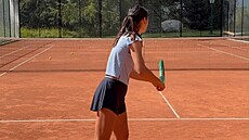 Britská tenistka Emma Raducanuová pokra�uje v lé�b� zran�ní dolní kon�etiny ve...